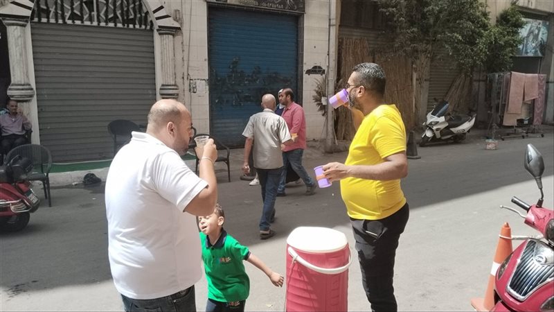 حملة لتوزيع العصائر