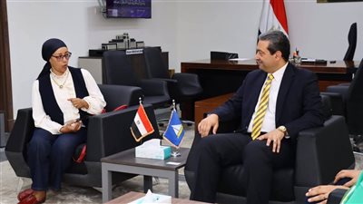 محافظ دمياط يبحث مع مساعد وزير الاتصالات دعم المهارات الرقمية 