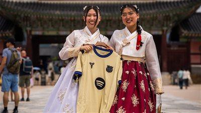 شاهد.. احتشاد مشجعي برشلونة في اليابان قبل مواجهة سيول وديا 