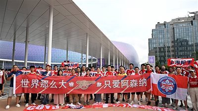 تجمع جماهير آرسنال في هونج كونج لتشجيع الفريق أمام توتنهام (صور)