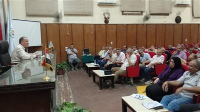 وكيل تعليم أسيوط يتابع أعمال تجهيز المدارس قبل بدء العام الدراسي الجديد