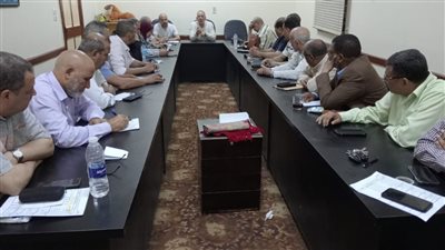 تعليم أسيوط يتابع التجهيزات النهائية لمقار اللجان الانتخابية بالمدارس 