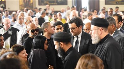 وزير الثقافة يشارك في مراسم جنازة الفنان لطفي لبيب (صور)