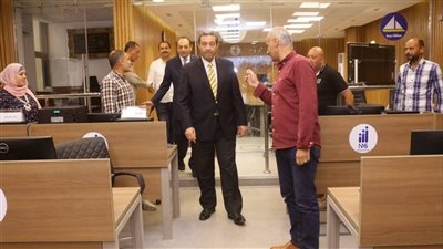 محافظ دمياط يتابع إزالة مخالفة بناء بكفر البطيخ من مركز الشبكة الوطنية للطوارئ