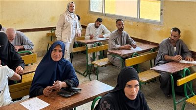 جامعة دمنهور تعقد امتحانا فوريا لـ62 مواطنا ضمن مبادرة محو الأمية (صور)