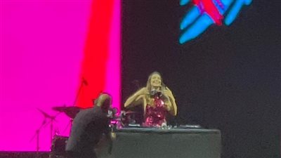 اللبنانية كلوي كتيلي تبدع في مشاركتها الأولى بمهرجان العلمين الجديدة (صور)