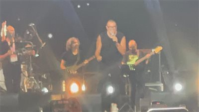 بإطلالة شبابية، عمرو دياب يتألق في مهرجان العلمين الجديدة (صور)