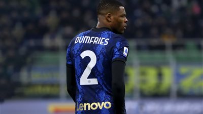 دومفريس خارج حسابات برشلونة