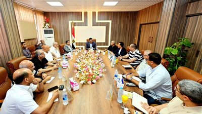 وزير الإسكان يعقد اجتماعًا بجهاز برج العرب الجديدة لمتابعة المشروعات 