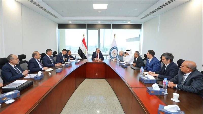 البترول تبحث مع عدة