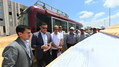وزير الإسكان يستعرض تنفيذ أعمال مرافق الأراضي الصناعية بمدينة برج العرب الجديدة