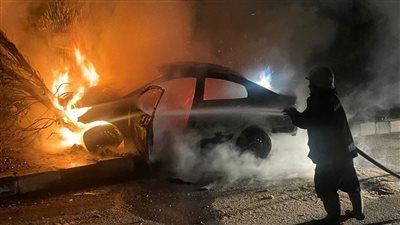 تفحم سيارة ملاكي اندلعت فيها النيران بالشروق