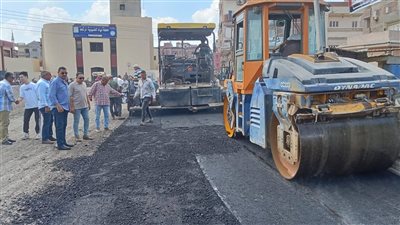 رصف شارع الموقف بمدينة الحسينية في الشرقية 