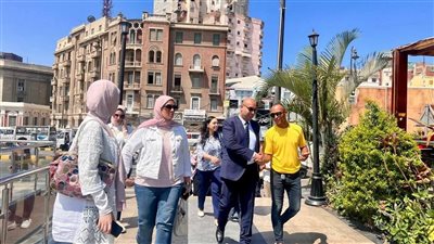 وكيل صحة الإسكندرية يتفقد القافلة الطبية لدعم صحة المرأة 