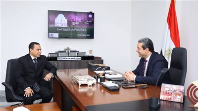 محافظ دمياط يبحث مع مدير الصحة الجديد ملفات القطاع الطبي