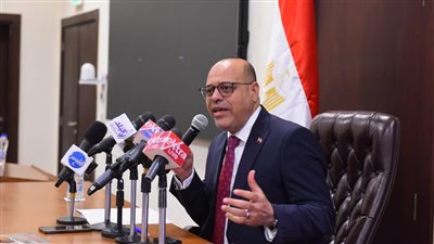 جبران يعتمد صرف 3 ملايين جنيه لـ 374 عاملا غير منتظم خلال شهر 