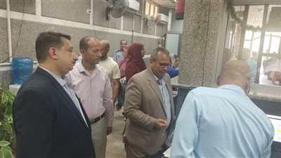 سكرتير عام مساعد سوهاج يتابع سير العمل بالمركز التكنولوجي