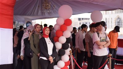 توافد المواطنين على لجنتي مدرسة ياسر الحديدي والملك فهد بمدينة نصر للإدلاء بأصواتهم في انتخابات الشيوخ (صور)