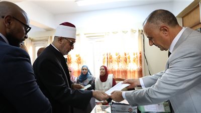 مفتي الجمهورية بعد تصويته في انتخابات مجلس الشيوخ: المشاركة مسئولية شرعية