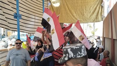 العاملون بإدارة الجمرك التعليمية فى الاسكندرية يدلون بأصواتهم بانتخابات الشيوخ (صور)