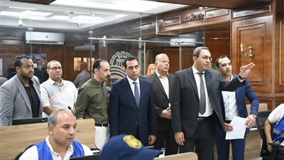 محافظ قنا يترأس غرفة العمليات الرئيسية لمتابعة انتخابات مجلس الشيوخ 2025