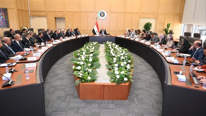 اجتماع موسّع مع نخبة