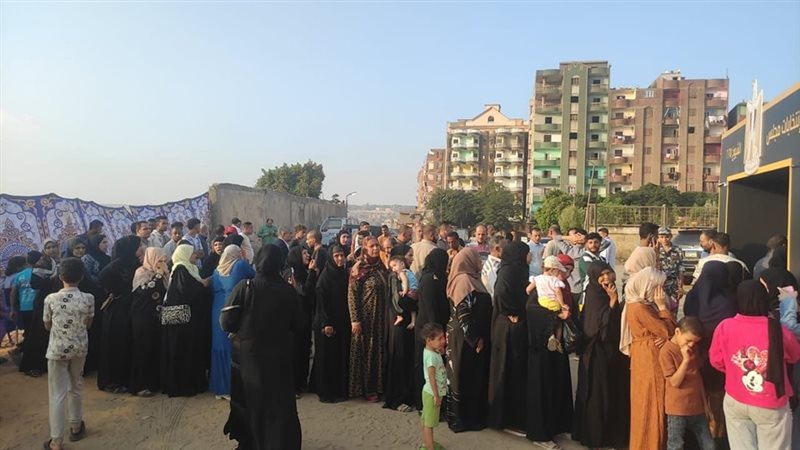 توافد الناخبين على
