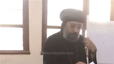 راعي إيبارشية الوادي الجديد والواحات يدلي بصوته في انتخابات الشيوخ 