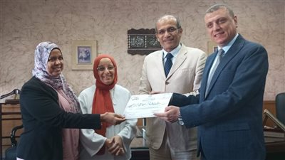 في احتفالية بالعيد التاسع، 