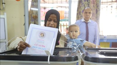 الموظفون والشباب يتصدرون مشهد الانتخابات في لجنة مدرسة القومية بمصر الجديدة (صور)