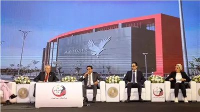 الأهلي يعلن تقديم مبادرات نوعية ومزايا للمصريين العاملين بالخارج