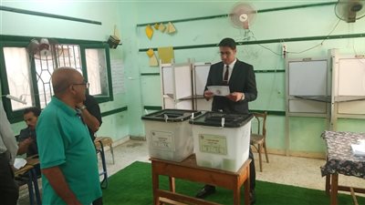 نائب محافظ الدقهلية يدلي بصوته في انتخابات مجلس الشيوخ (صور) 