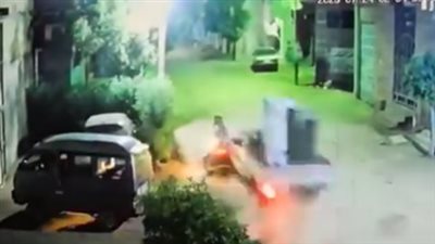 الأمن يكشف ملابسات مقطع فيديو لاصطدام سيارة بدراجة نارية في الغربية