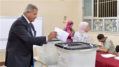 رئيس الأعلى للإعلام يدلي بصوته في انتخابات الشيوخ ويؤكد: المشاركة واجب وطني وحق دستوري