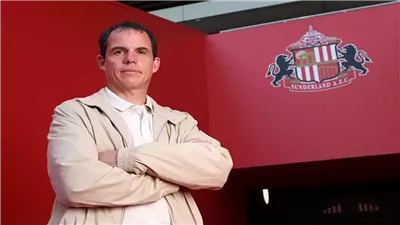 سندرلاند الإنجليزي يمدد عقد مديره الفني