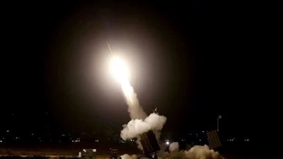 دوي صفارات الإنذار في عدة مناطق بإسرائيل بعد رصد صاروخ حوثي