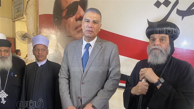 محافظ أسوان فى لجان