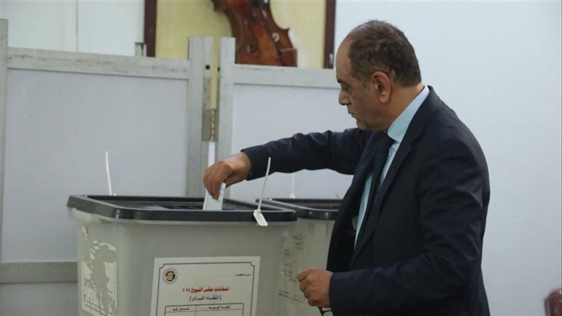 أسامة الشاهد، فيتو