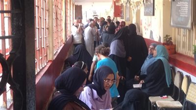 العاملون بتعليم الدقهلية يدلون بأصواتهم في انتخابات مجلس الشيوخ (صور)