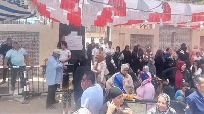 توافد المواطنين بحي ضواحي بورسعيد للإدلاء بأصواتهم في انتخابات مجلس الشيوخ 2025