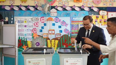 رئيس هيئة الاعتماد والرقابة الصحية يدلي بصوته بانتخابات مجلس الشيوخ 2025