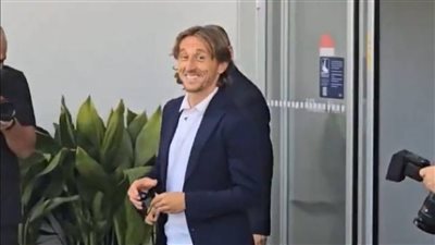 مودريتش يصل إلى ميلان لإجراء اختبارات بدنية (فيديو)
