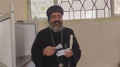  مطران المنصورة وتوابعها يدلي بصوته في انتخابات مجلس الشيوخ 2025 (فيديو وصور)