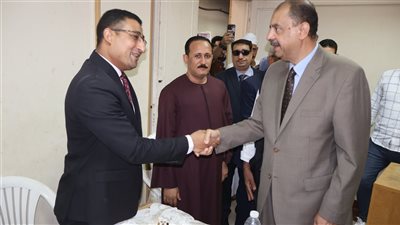 محافظ سوهاج يتفقد لجان انتخابات الشيوخ 2025 بطهطا والمراغة (صور)