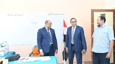 محافظ قنا يتفقد عددًا من اللجان في ثاني أيام انتخابات مجلس الشيوخ 2025 (صور)