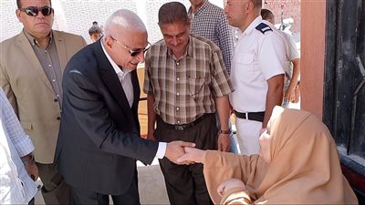 محافظ شمال سيناء يتفقد لجان انتخابات مجلس الشيوخ بالعريش