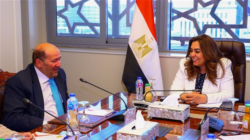 منال عوض خلال الاجتماع