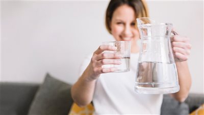 كيف يساعد الماء على إنقاص الوزن؟