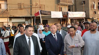 محافظ القاهرة يتفقد عددا من لجان انتخابات الشيوخ بروض الفرج (صور)