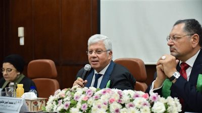 وزير التعليم العالي يترأس لجنة مناقشة رسالة دكتوراه بكلية التخطيط العمراني بجامعة القاهرة 